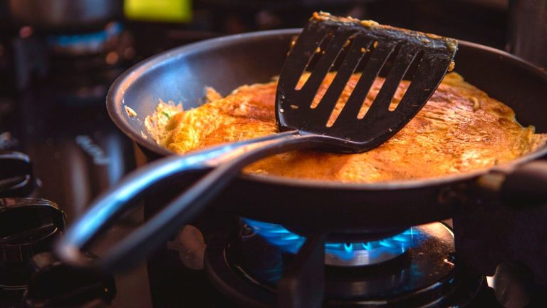 Amazon এ সবচেয়ে ভালো নন-স্টিক কড়াই/ ফ্রাইং প্যান গুলি দেখে নিন| Best frying pans on Amazon.in